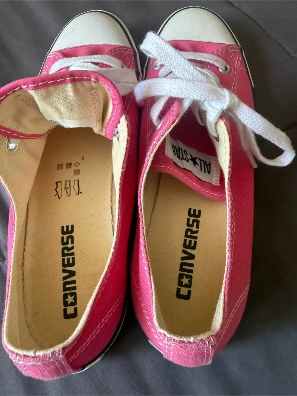 Hot pink converse. Low top. Size 7 woman. Good condition - Picture 3 of 5